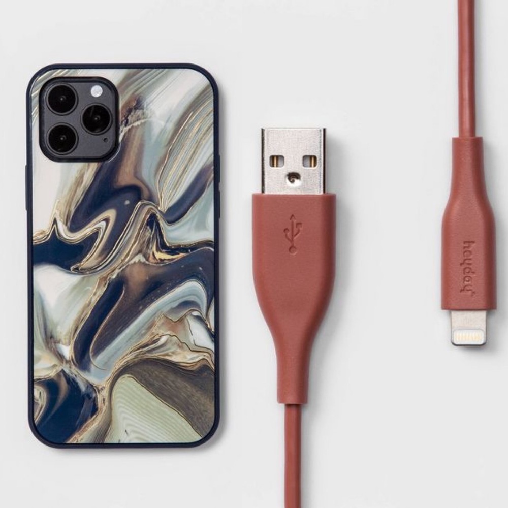 heyday Apple iPhone 12/iPhone 12 Pro Case and charging cable